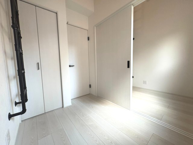 向日市上植野町馬立の洋室|クローゼット付きの洋室となっております。