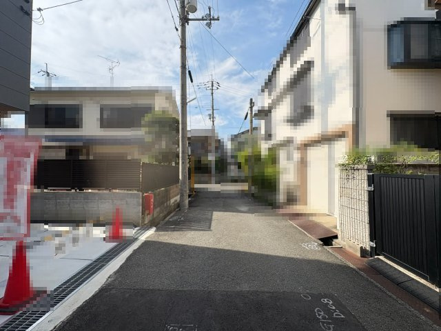 向日市上植野町馬立の前面道路含む現地写真|前道：北側幅員約5ｍ、間口約4ｍです。