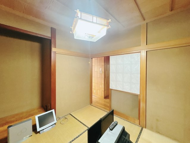 【中古戸建】行田市城西3丁目の和室|■和室｜和室を書斎にしたり、冬にはコタツを敷いて家族みんなで年越しをするのもいいですね。家族みんなのお気に入りの空間になります♪