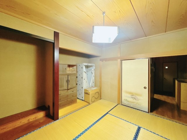 【中古戸建】行田市城西3丁目の和室|■和室｜旅館のような趣を感じられる、くつろぎの住空間です。落ち着いた和の雰囲気が、日々の暮らしに癒しをもたらします♪