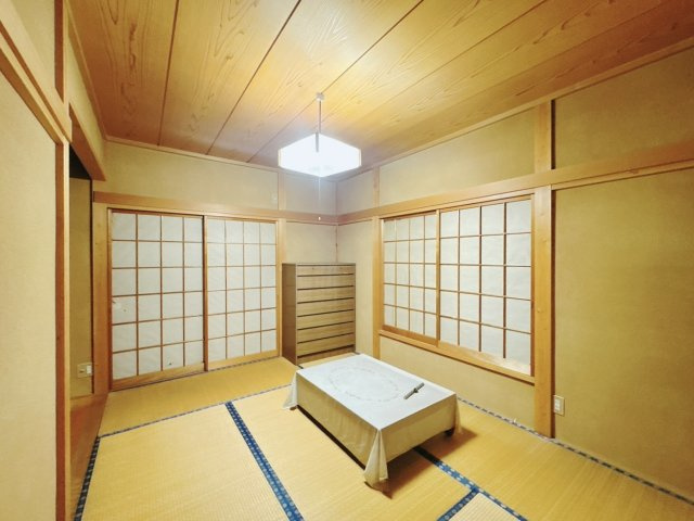【中古戸建】行田市城西3丁目の和室|■和室｜フローリングでは感じることのできない圧倒的な寛ぎやすさを実感してください。周りを気にせず寝そべれば心地の良い時間を過ごせます♪