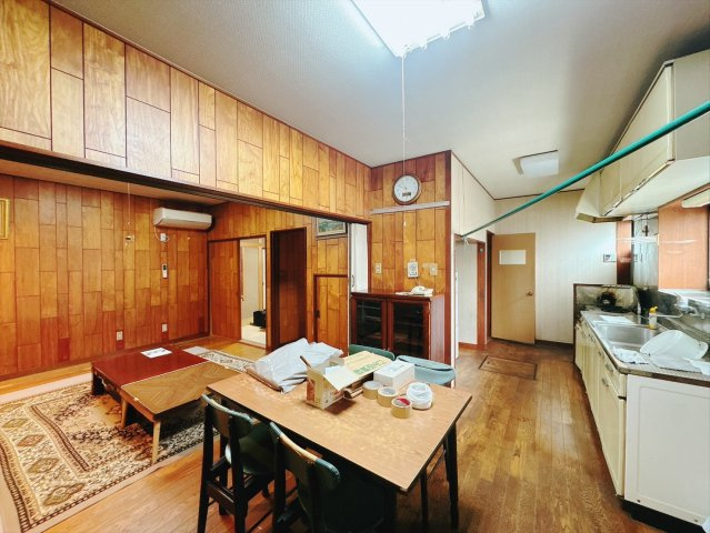 【中古戸建】行田市城西3丁目の居間・リビング|■ダイニング｜出来上がった料理を運びやすいダイニング♪お料理中も家族との会話がはずみます♪
