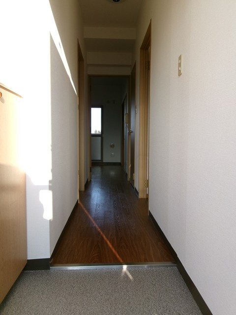 サンライズの玄関|同タイプ他住戸の写真です（左右反転タイプ）