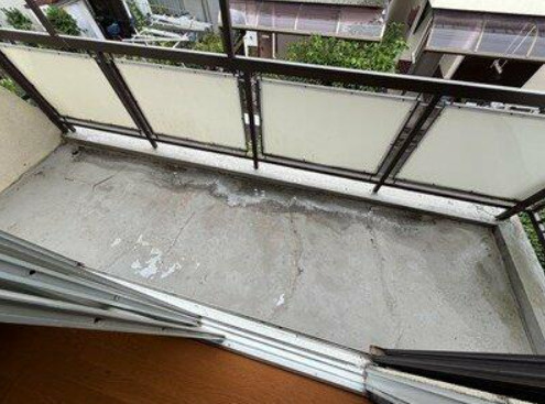 西岡戸建のバルコニー