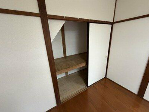 西岡戸建の収納
