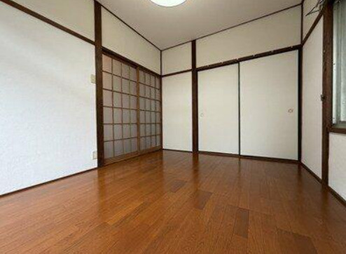 西岡戸建の洋室
