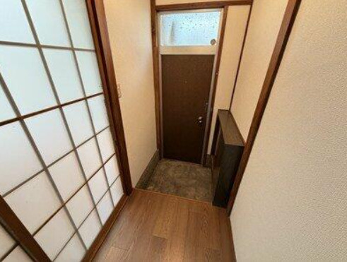 西岡戸建の玄関