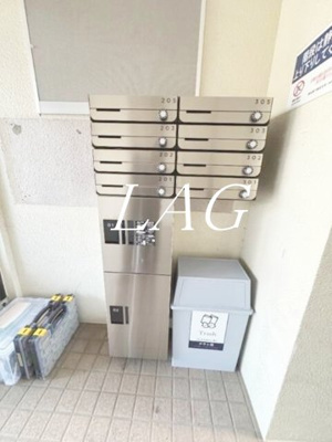 【その他共用部分】 | クロノス加賀 | 集合ポストと宅配ボックスです。