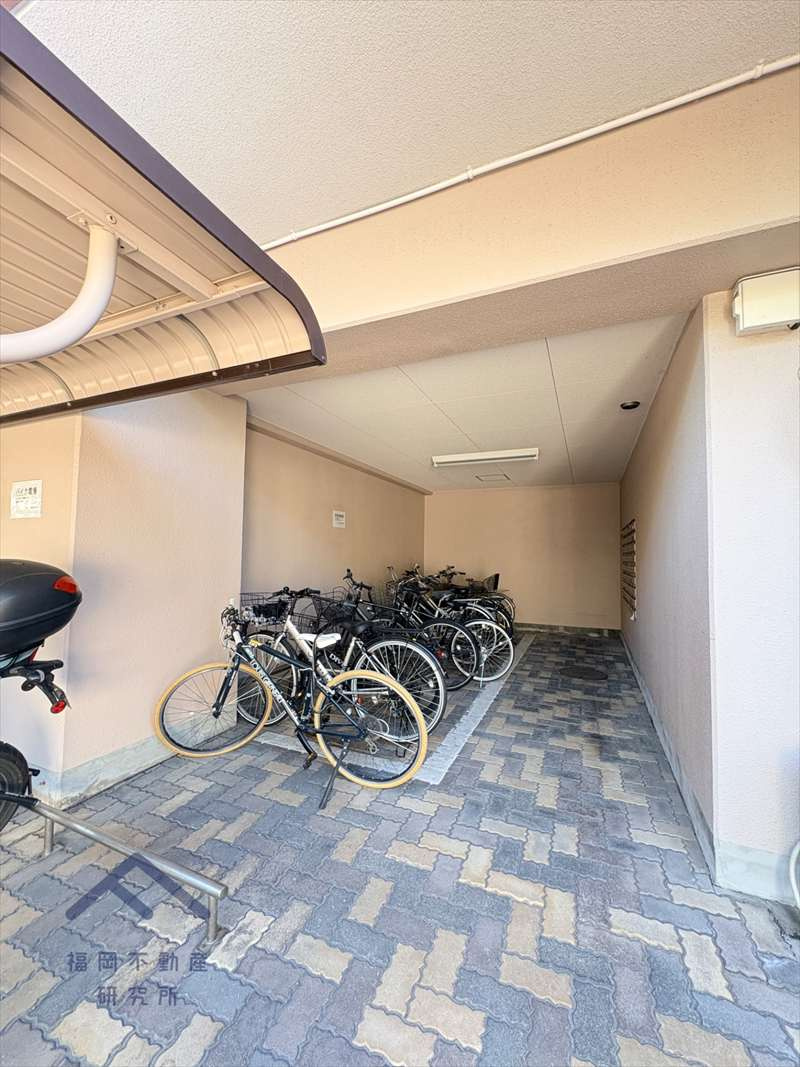 アンピール板付南の駐車場