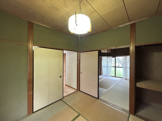 「階段がない快適な平屋暮らし」高知市十津6丁目　中古一戸建ての和室|他のお部屋やリビングへとつながる4.5帖和室！ライフスタイルに合わせて柔軟に活用できます。