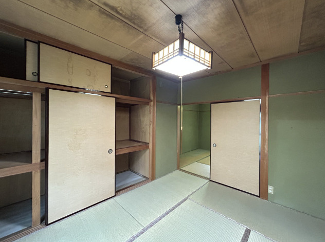 「階段がない快適な平屋暮らし」高知市十津6丁目　中古一戸建ての和室|リビングとつながる落ち着いた6帖和室！食後にごろっと横になってのんびりくつろげる空間です。