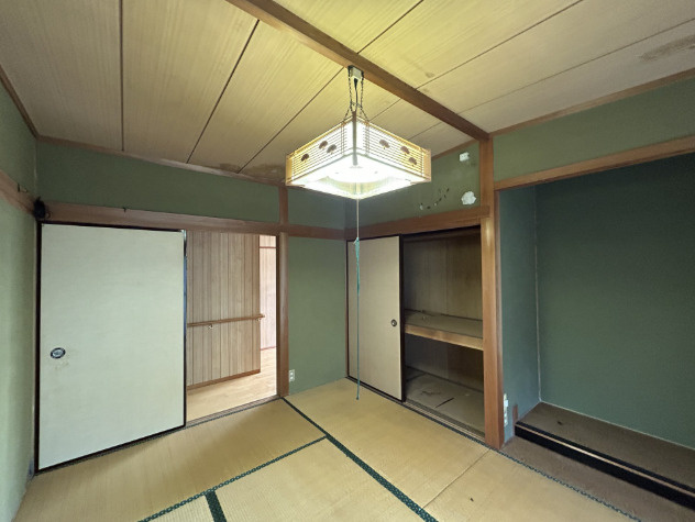 「階段がない快適な平屋暮らし」高知市十津6丁目　中古一戸建ての和室|玄関からすぐの東側6帖和室！来客時の客間としてはもちろん、個室としても使いやすいお部屋です。