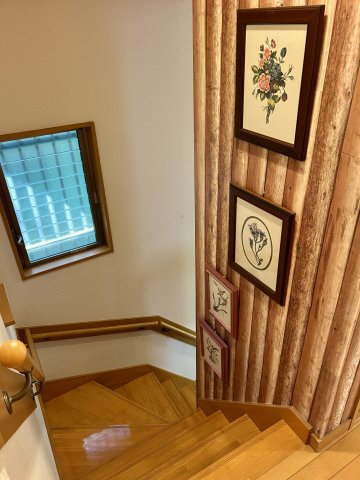 函南町　南箱根ダイヤランドの内装|階段