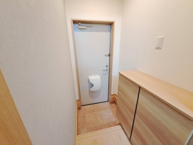 CROUD甲子園里中町の玄関