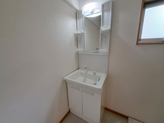 CROUD甲子園里中町の独立洗面台