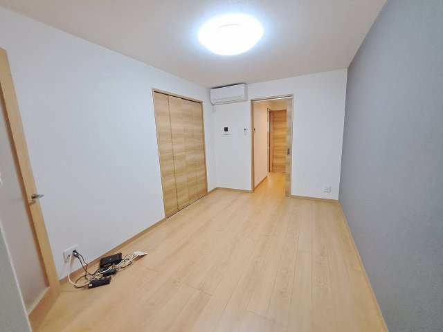 CROUD甲子園里中町の寝室
