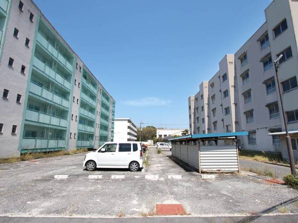 ビレッジハウス境港第二1号棟の駐車場