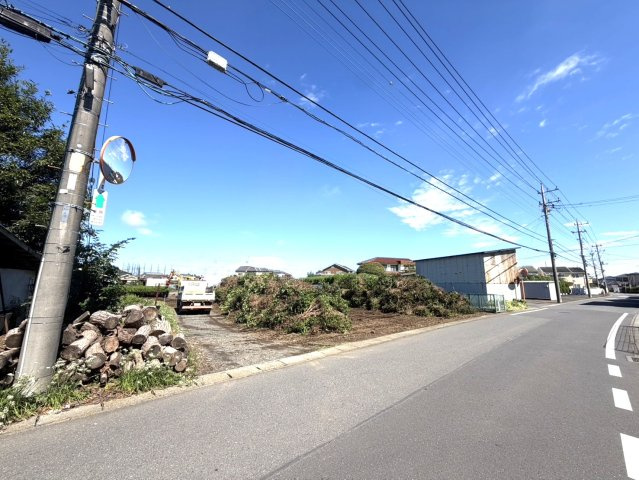 川越市小堤　売地の前面道路含む現地写真