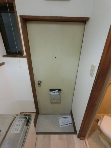 ジーアイハウス日の出Aの玄関