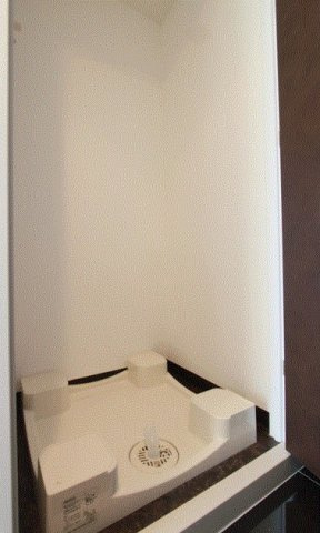 レアライズ日暮里WESTの設備|洗濯機置場