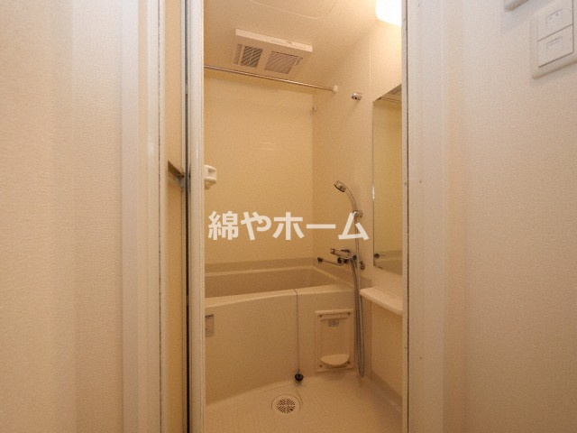 プレサンス四天王寺前夕陽ヶ丘の浴室|コンパクトで使いやすいお風呂です