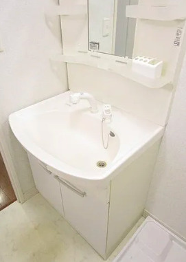 シェモア東砂の洗面所|明るい洗面所です