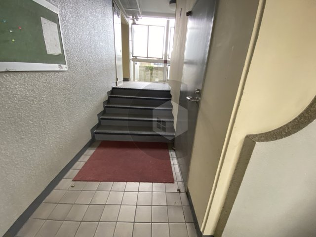ジュネス高井田のロビー