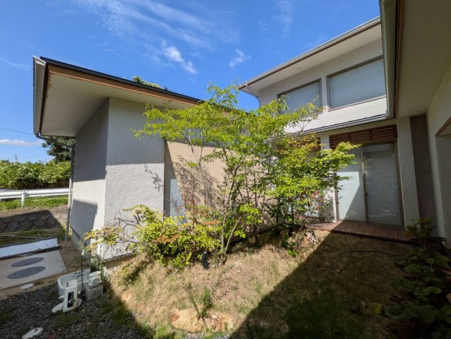 岡山市北区津島京町2丁目 中古住宅の庭|◆四季を感じられる中庭もございます。