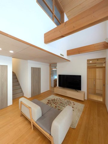 岡山市北区津島京町2丁目 中古住宅の居間・リビング|◆LDKはゆったりくつろげる17.5畳ございます。