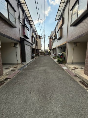 吉田5丁目　中古戸建の前面道路含む現地写真