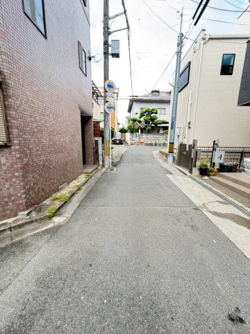 吉田5丁目　中古戸建の前面道路含む現地写真
