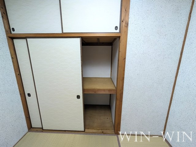吉川町102番1貸家群の収納