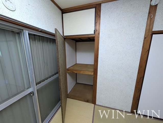 吉川町102番1貸家群の収納