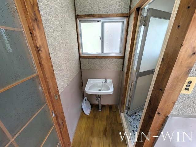 吉川町102番1貸家群の洗面所
