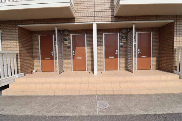 グランドソレイユ（平泉東）Aのエントランス