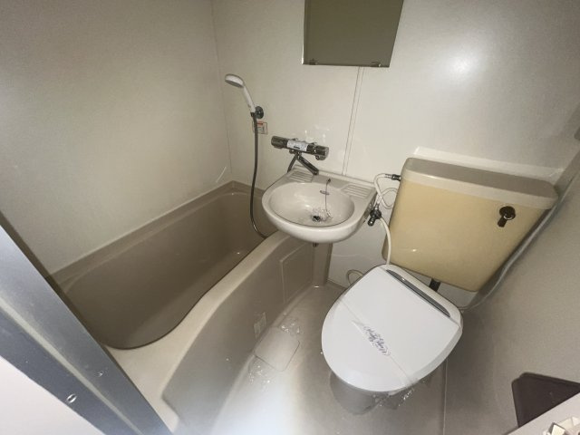 メゾン岡町の浴室
