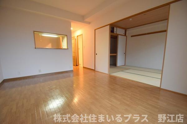 グランドソーワ今福鶴見の居間・リビング