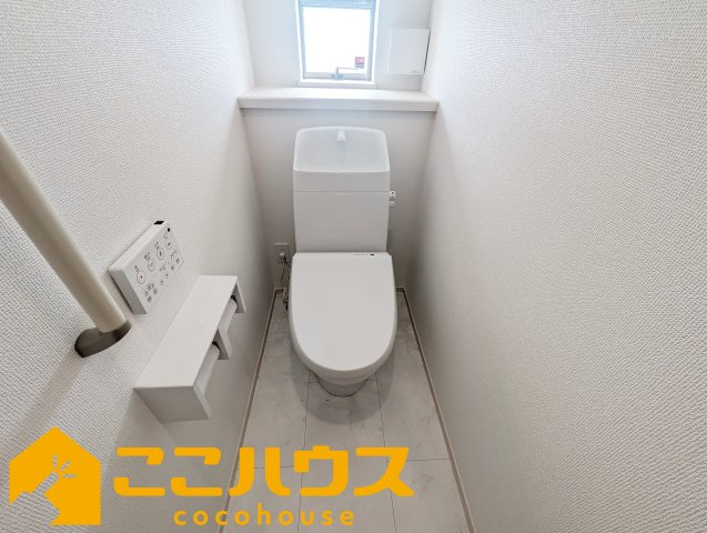 宜野湾市上原1丁目227番　ハートフルタウン　新築戸建て　全4棟　A号棟のトイレ|高機能トイレ
