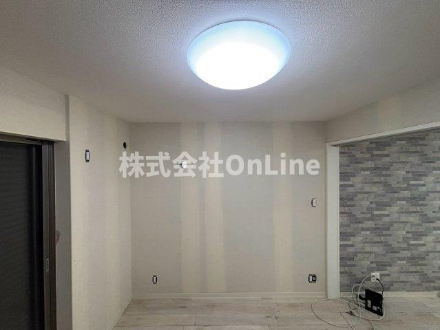 クリエオーレ菱屋東の洋室