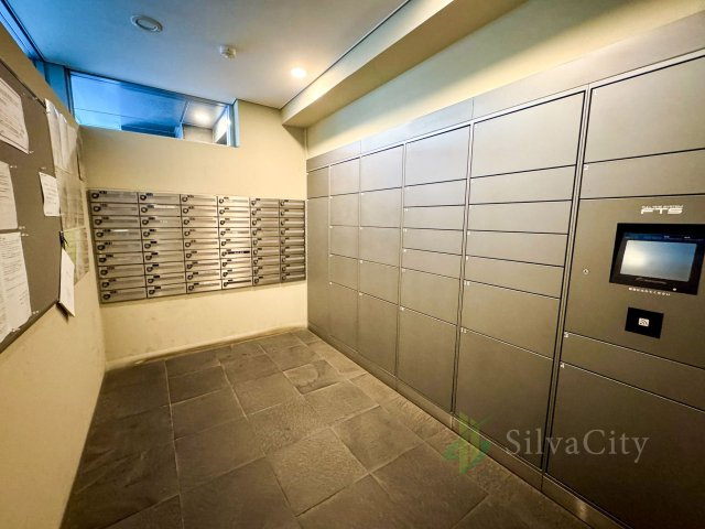 スカイクレストビュー東京の設備|不在時でも荷物を受け取れる便利な宅配ボックスを完備。時間を気にせず受け取れ、再配達の手間も省けます。