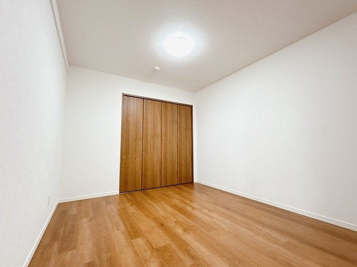リフォーム　中古マンション　レインボー木曽川壱番館　平成9年築の洋室|南東側洋室