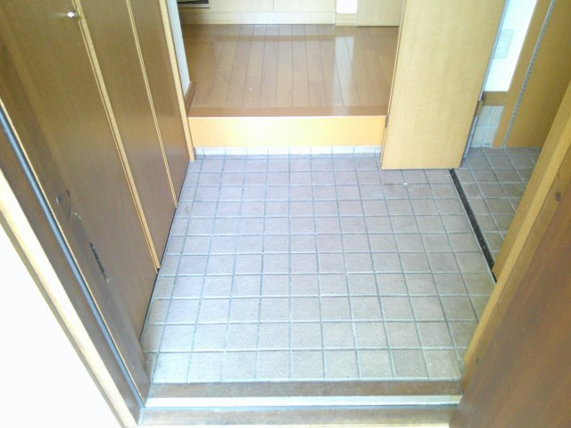 西1南24借家の玄関