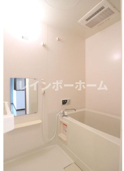ステラート中央の浴室
