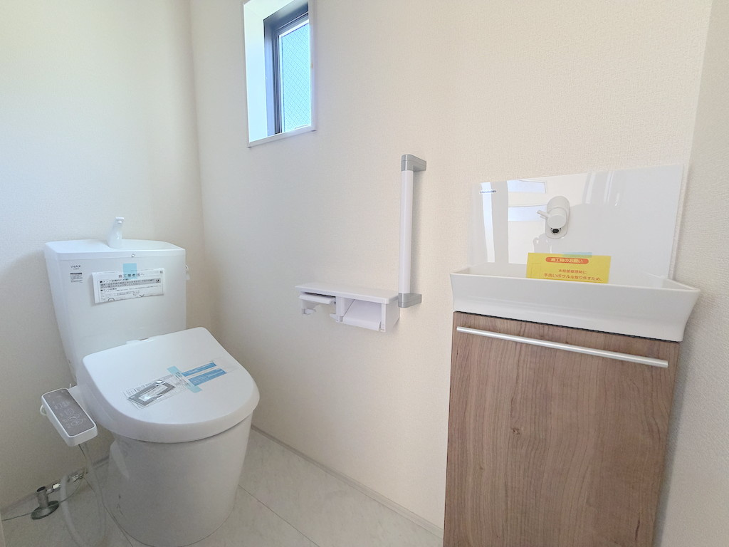 羽村市羽加美第1のトイレ|清潔感のある快適なトイレ空間。お手入れがしやすく、心地よい環境を保てます。
