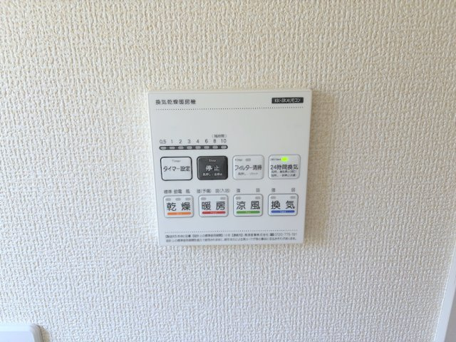羽村市羽加美第1の冷暖房・空調設備|湿気をすばやく除去しカビを防ぐ浴室換気機能。雨の日の部屋干しや暖房機能も便利です。
