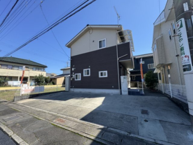 前橋市小屋原町　中古住宅の駐車場|並列3台駐車可能です！