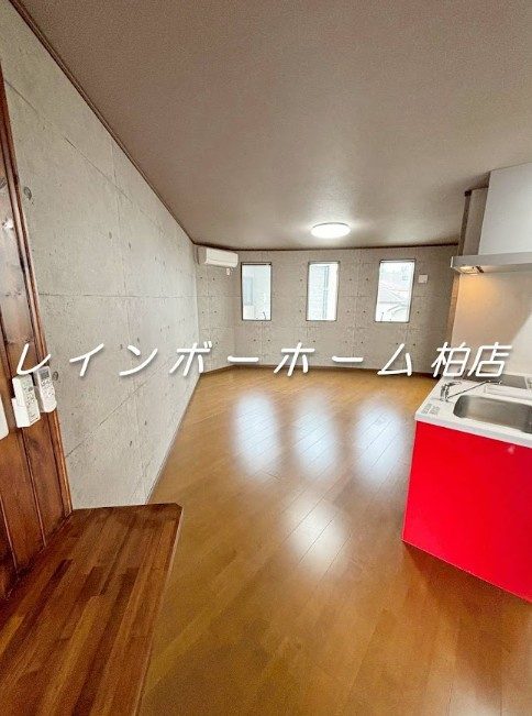 特典：仲介手数料が50％OFFです‼の居間・リビング