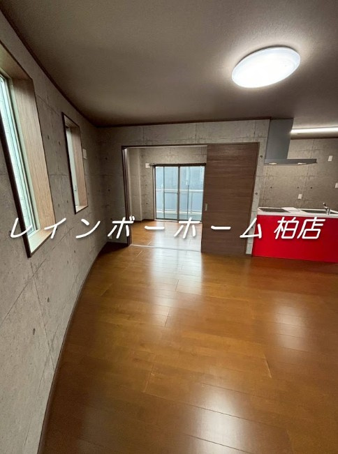 特典：仲介手数料が50％OFFです‼の居間・リビング|おしゃれな居間です