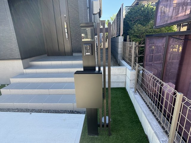 GRAFARE天白区平針南3期｜名古屋市の戸建ならホームアップのセキュリティ|【売主施工例】突然の来客やしつこい訪問営業もしっかりチェック。ドアを開ける前に相手を確認できるので、セキュリティ面でも心強い味方です。