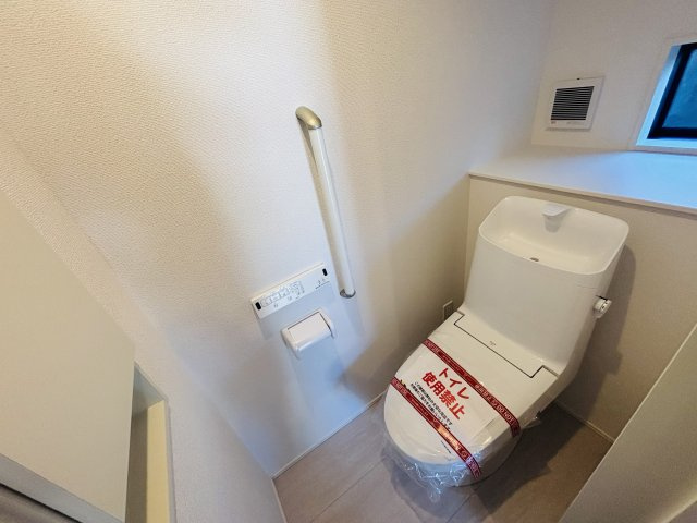GRAFARE天白区平針南3期｜名古屋市の戸建ならホームアップのトイレ|2か所にトイレを完備。混み合う朝や来客時も安心の設計！
